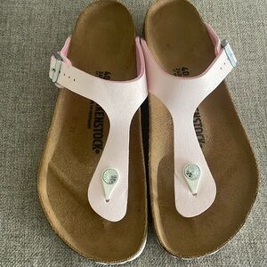 Birkenstock Gizeh sandals in washed metallic pink
Never worn